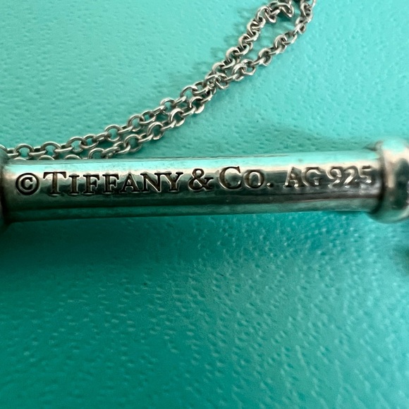🔴Authentic TIFFANY & CO Large Sterling Silver Key Penden Necklace 🔴 - Picture 6 of 11